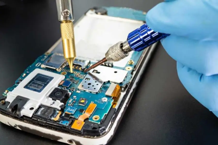Réparazard effectue la réparation complète de téléphones et smartphones avec écran, batterie et réseau au Lardin Saint-Lazare