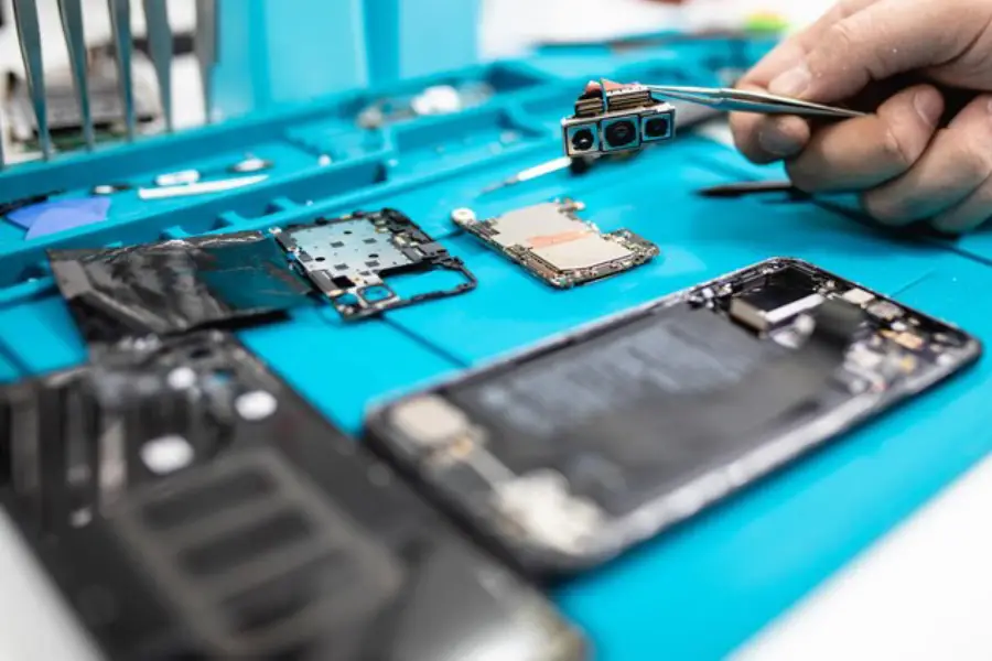 Réparazard répare vos accessoires et gadgets tels que écouteurs, montres connectées et chargeurs avec service fiable au Lardin Saint-Lazare
