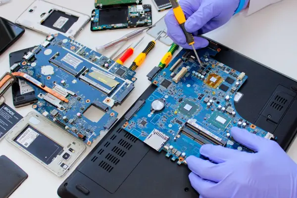 Réparazard assure la réparation complète d’ordinateur portable PC et Mac avec expertise locale et service fiable
